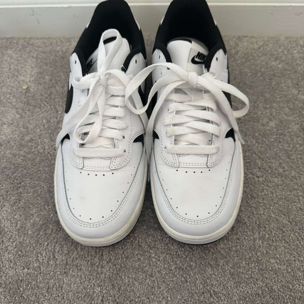 Nike Women's White and Black Sneakers